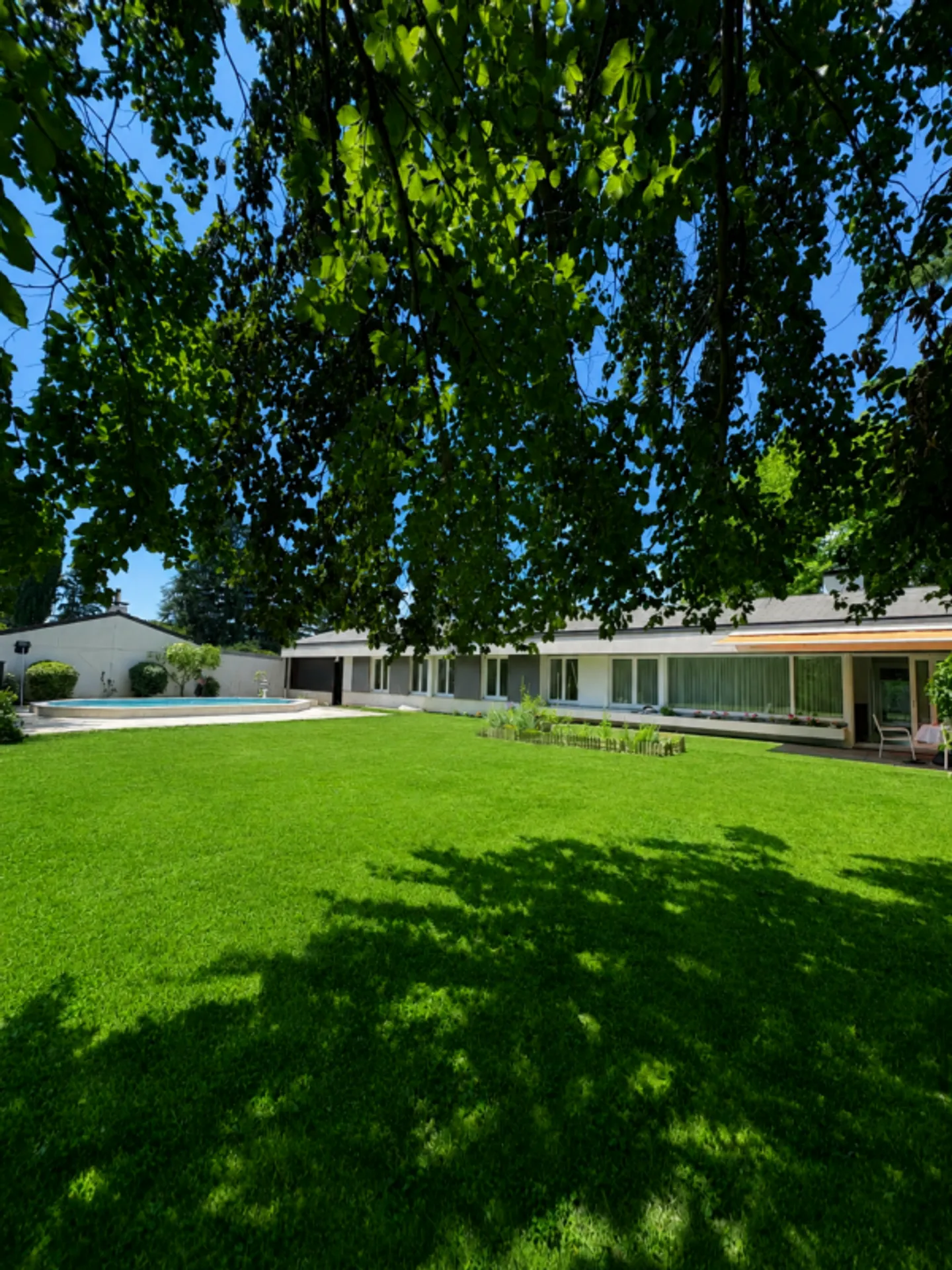 Beautiful family house of 220 m² in Thônex - Photo 6 of 13