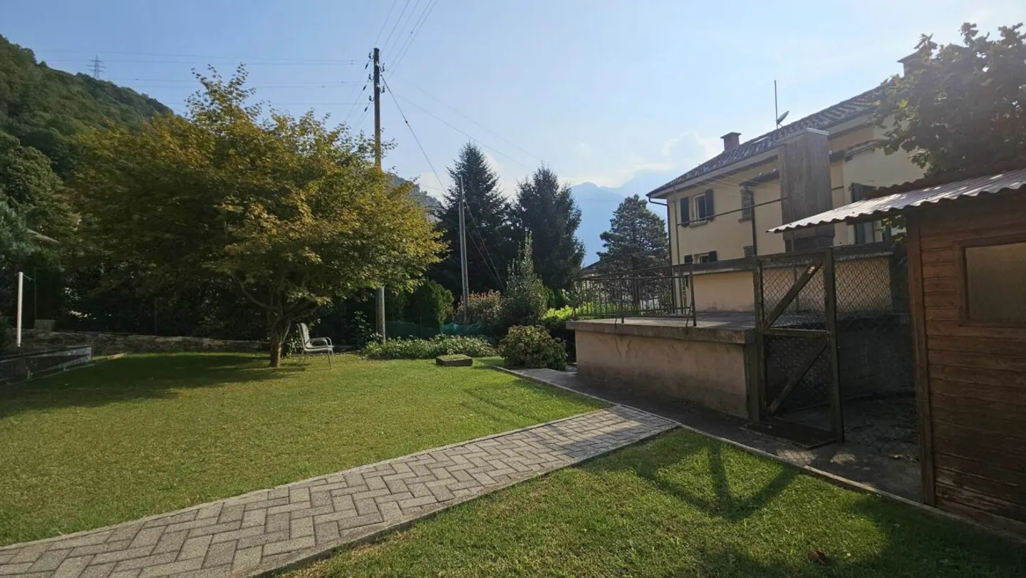 GERÄUMIGES EINFAMILIENHAUS MIT GARTEN IN S.VITTORE - Foto 5 von 13