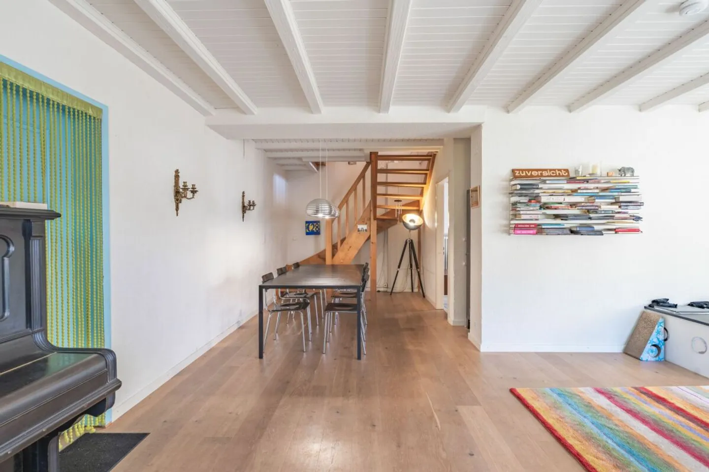 Zweifamilienhaus mit grosszügigem Grundstück - Photo 3 sur 13