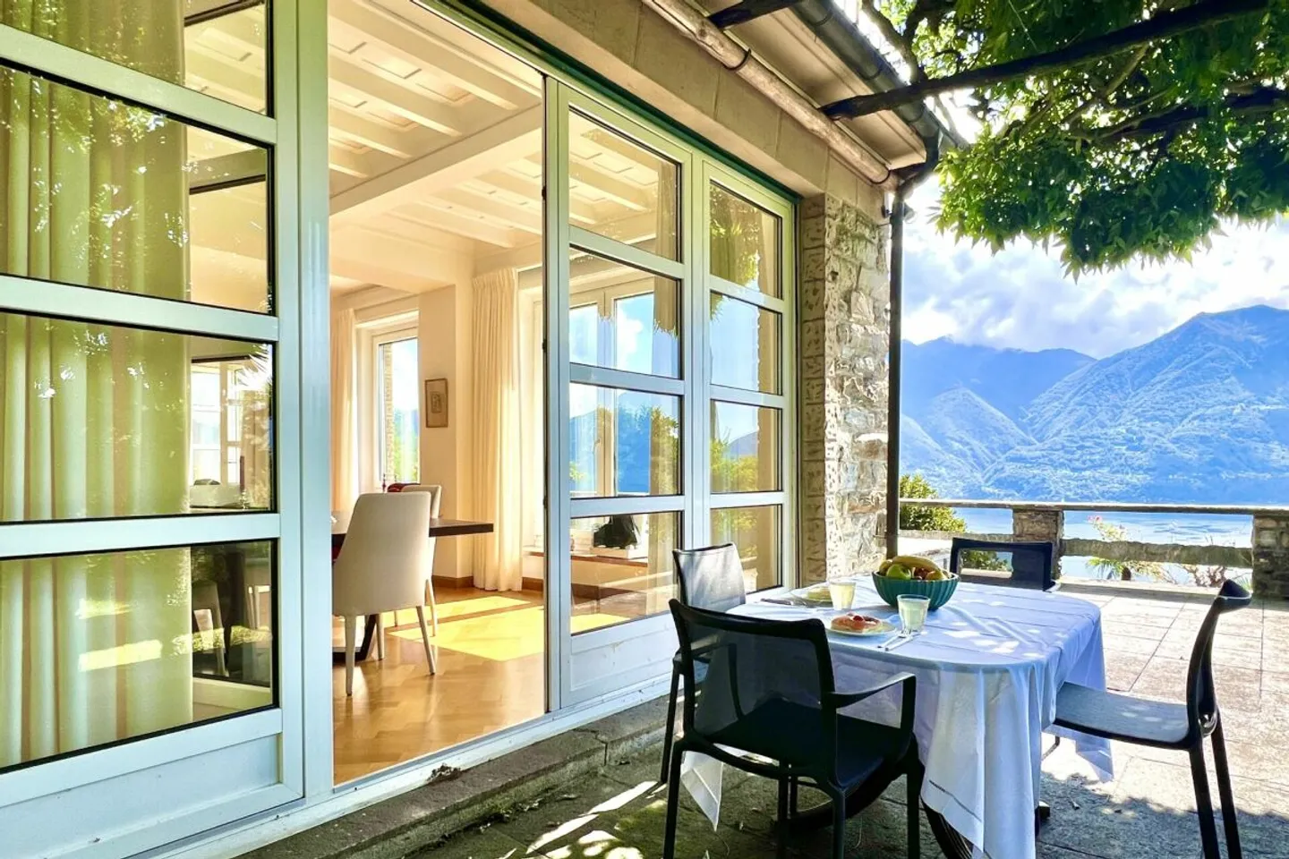 RISERVATO !!! Villa maestosa con grande terreno e vista lago a 180° - Foto 10 di 13