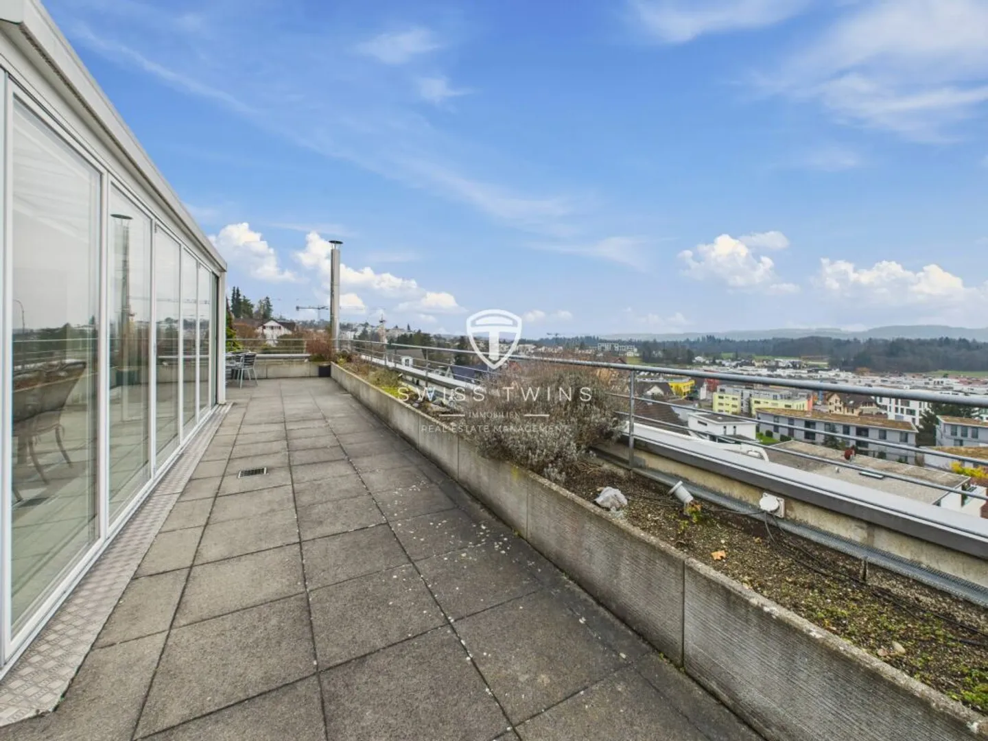 Appartement en duplex de 5½ pièces avec vue panoramique et sur les montagnes - Photo 2 sur 13