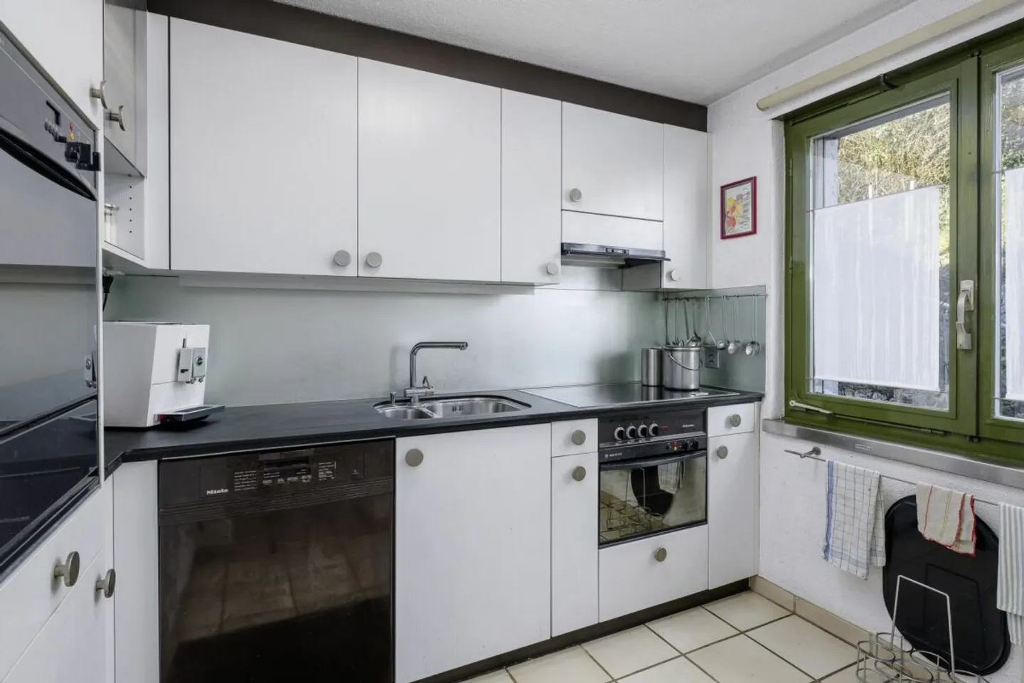 Family House with Idyllic Garden - Photo 2 of 7