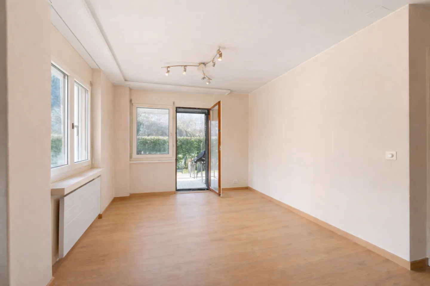 Charming Garden Apartment - Photo 3 of 6