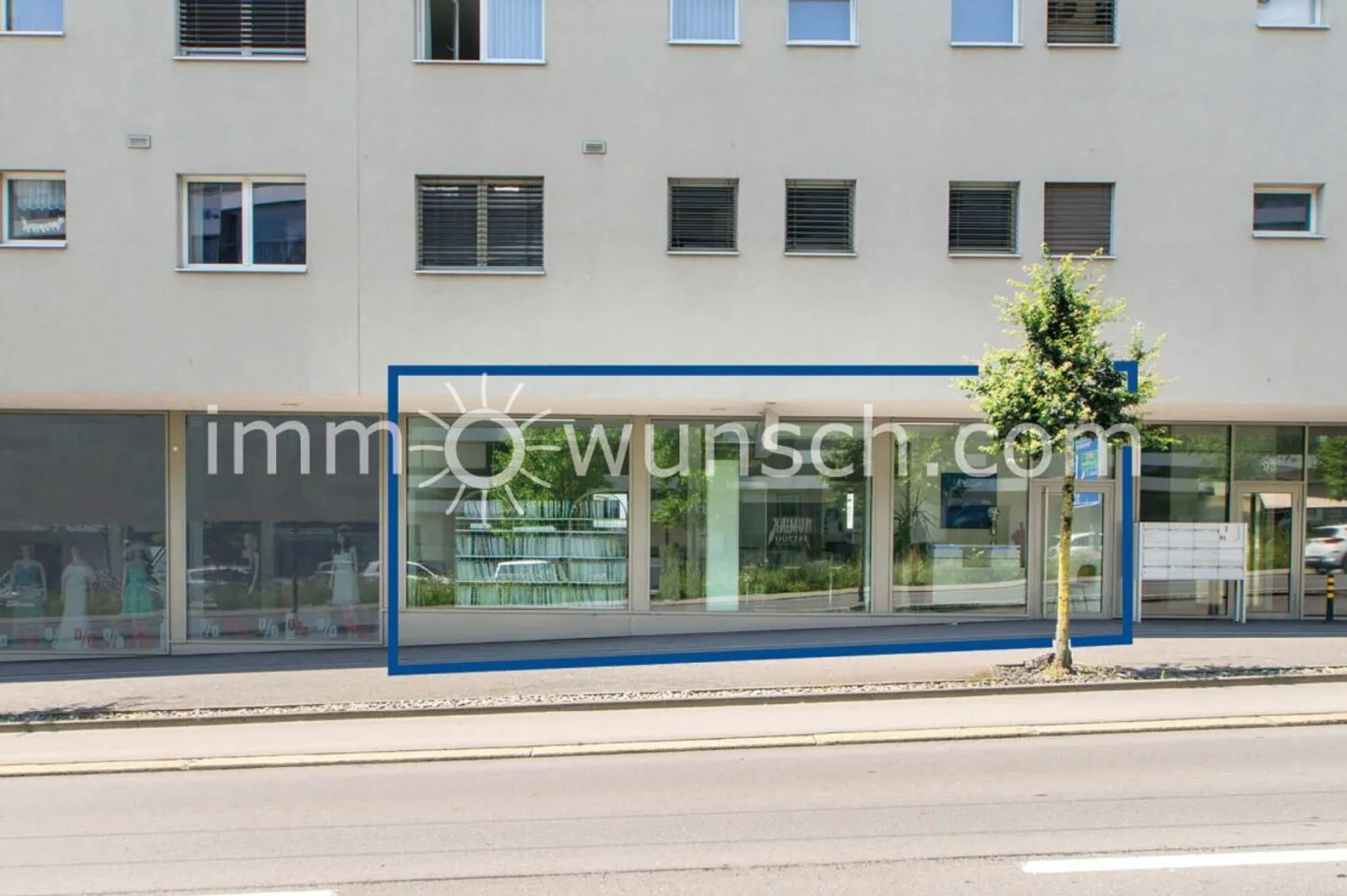 Dans un emplacement central - local commercial attrayant dans le populaire «Sprengi Park» - Photo 3 sur 5