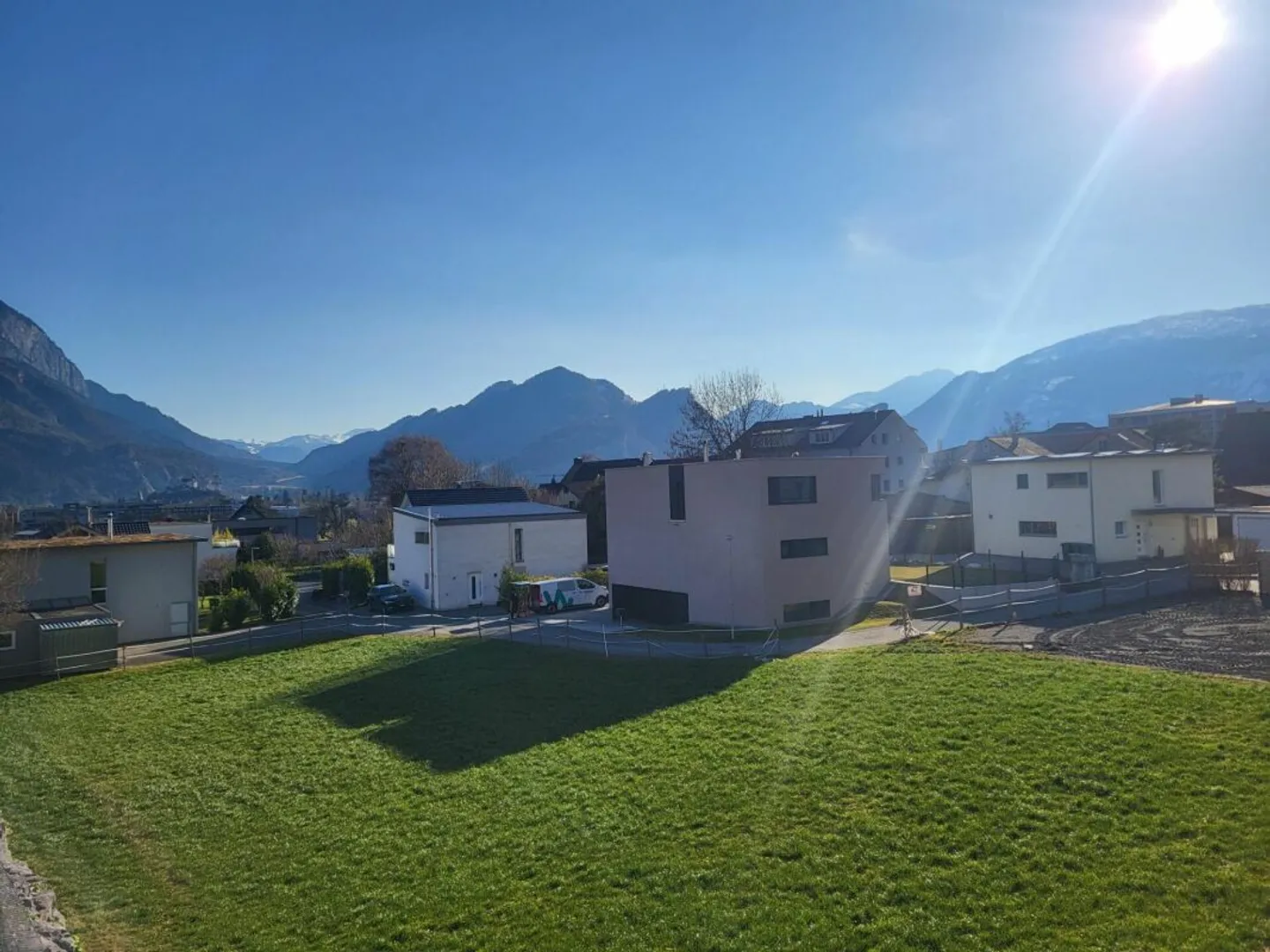 Attractive apartment with fireplace - Photo 7 of 12
