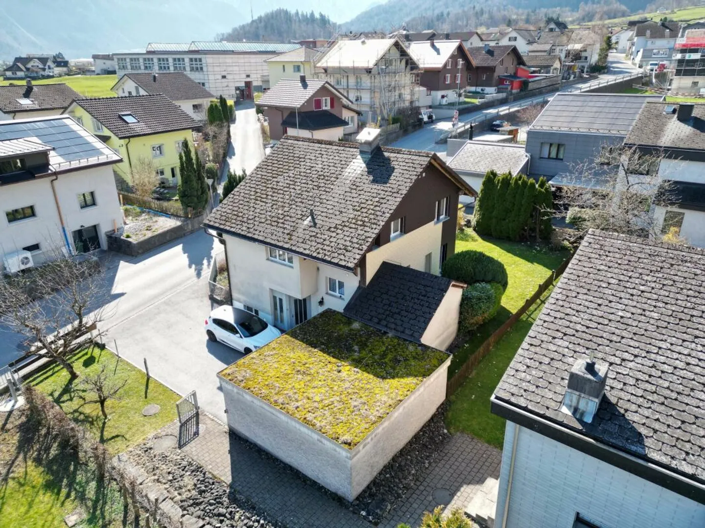 Maison individuelle détachée et charmante dans un emplacement ensoleillé à Riedern, commune de Glarus - Photo 4 sur 13