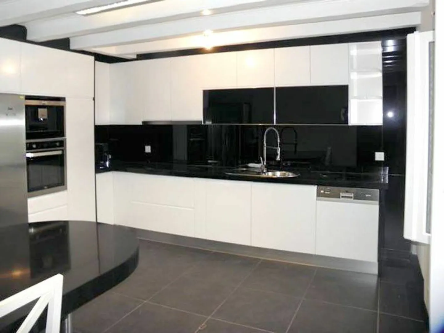 Villa gemella d'angolo a Chavannes-des-Bois - Foto 7 di 13