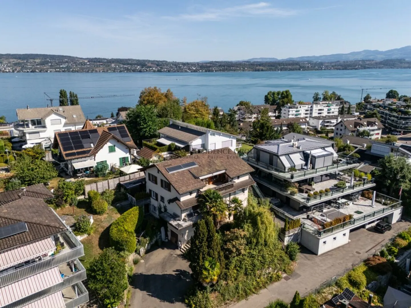 Une occasion rare dans l'un des quartiers résidentiels les plus prisés - Photo 1 sur 2