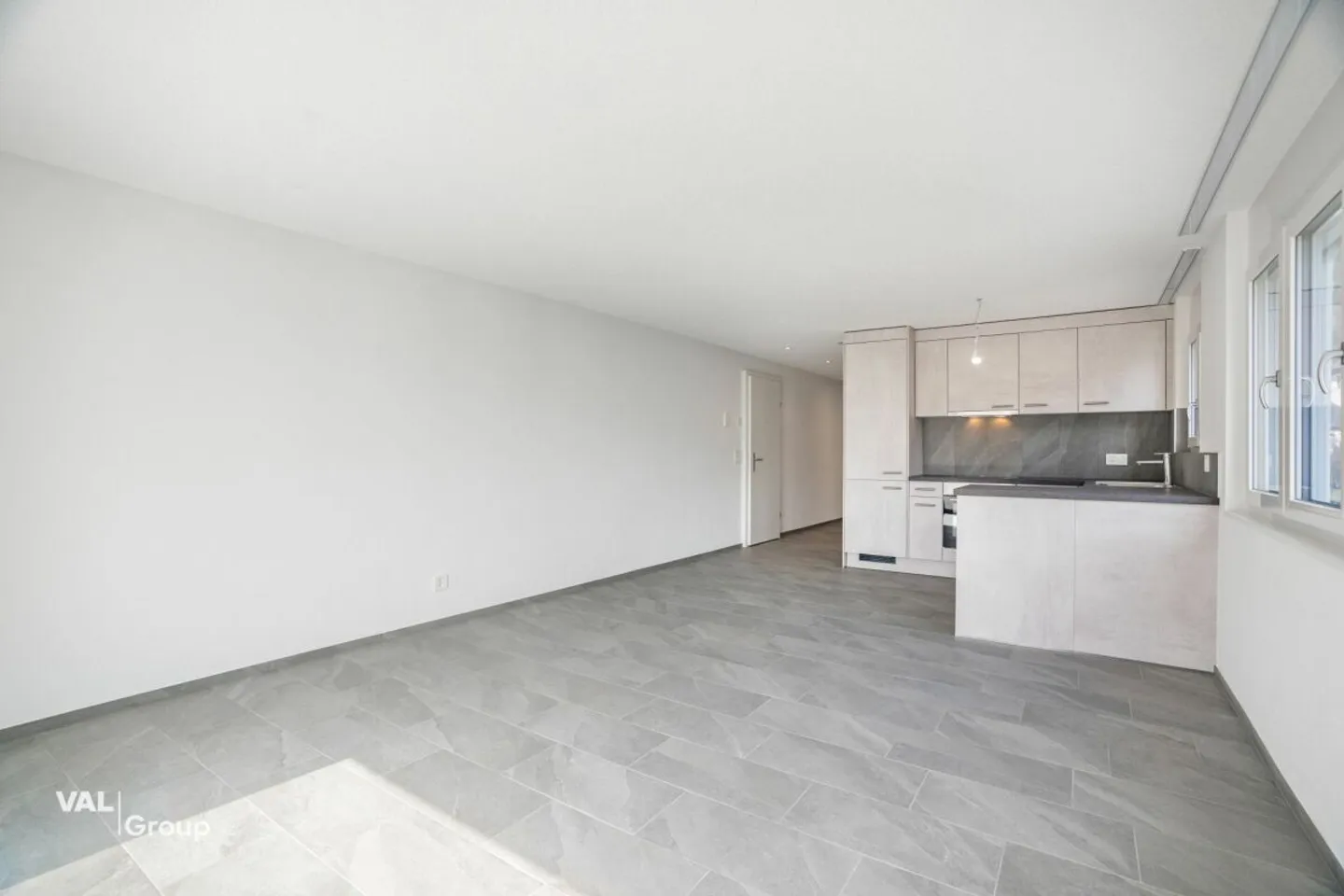 Stylish 3.5-room new apartment with panoramic view - modern architecture - Photo 1 of 13