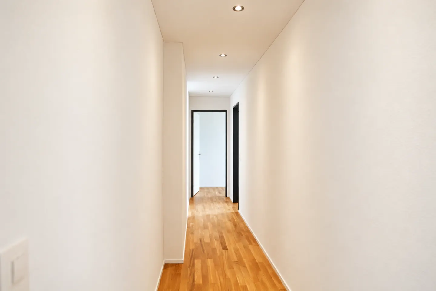 Helle und Moderne 3.5 Zimmer-Wohnung mit 2 Balkonen! - Foto 7 von 13