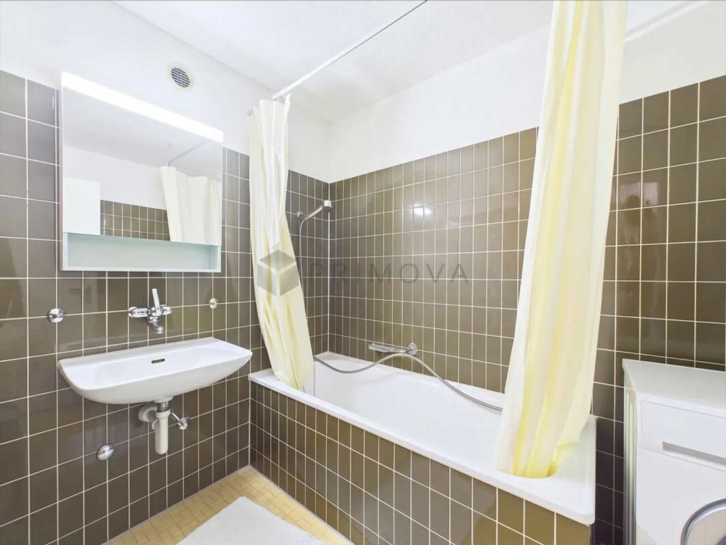 Spacious Apartment with Scenic Views - Photo 7 of 9