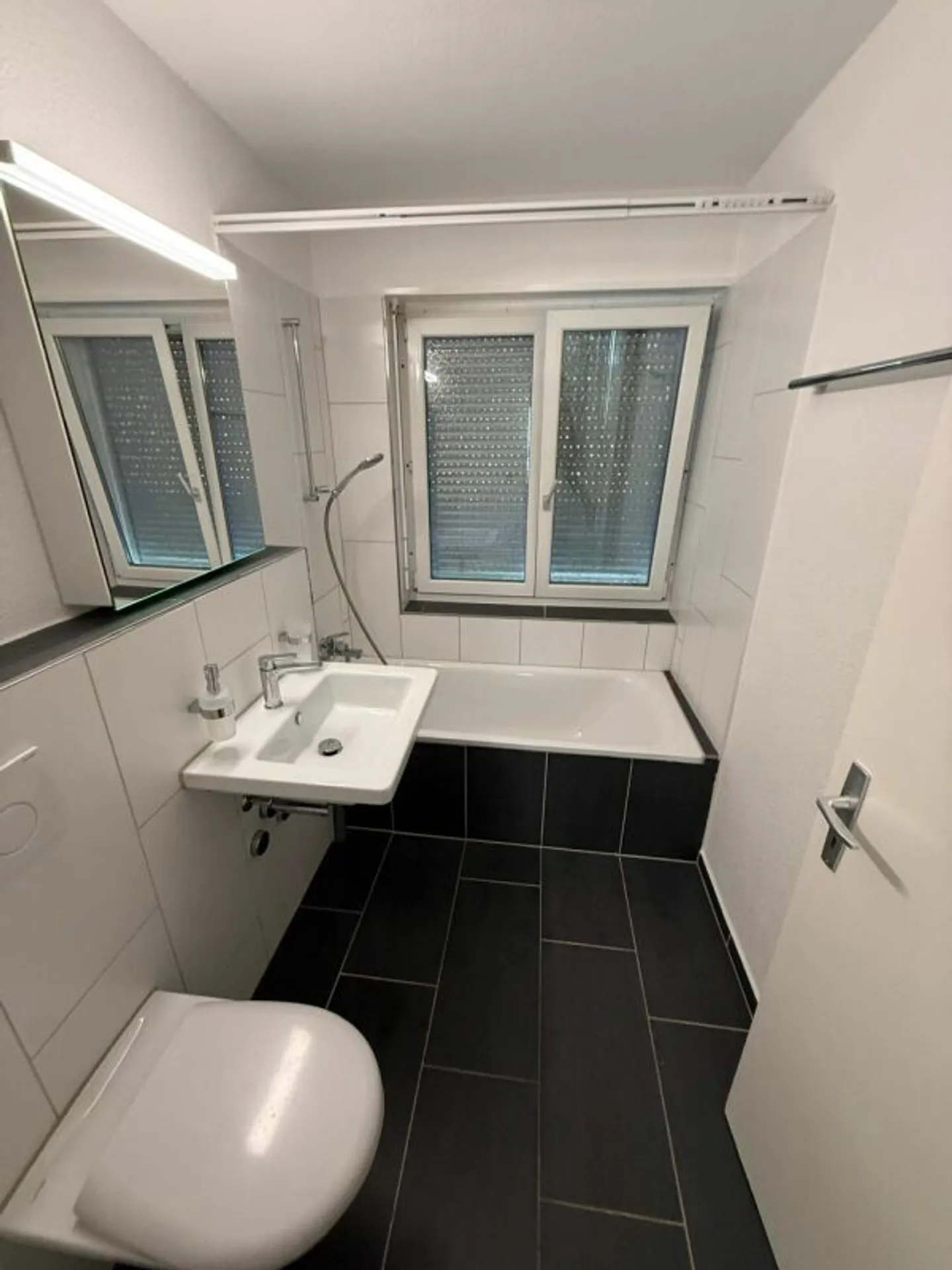 Modern large 4.5 room apartment in Trimbach - Photo 3 of 13