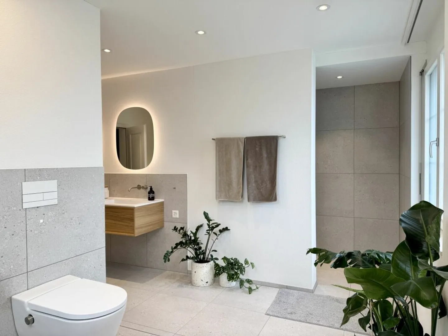 Vivere spazioso in una posizione popolare - Foto 4 di 10