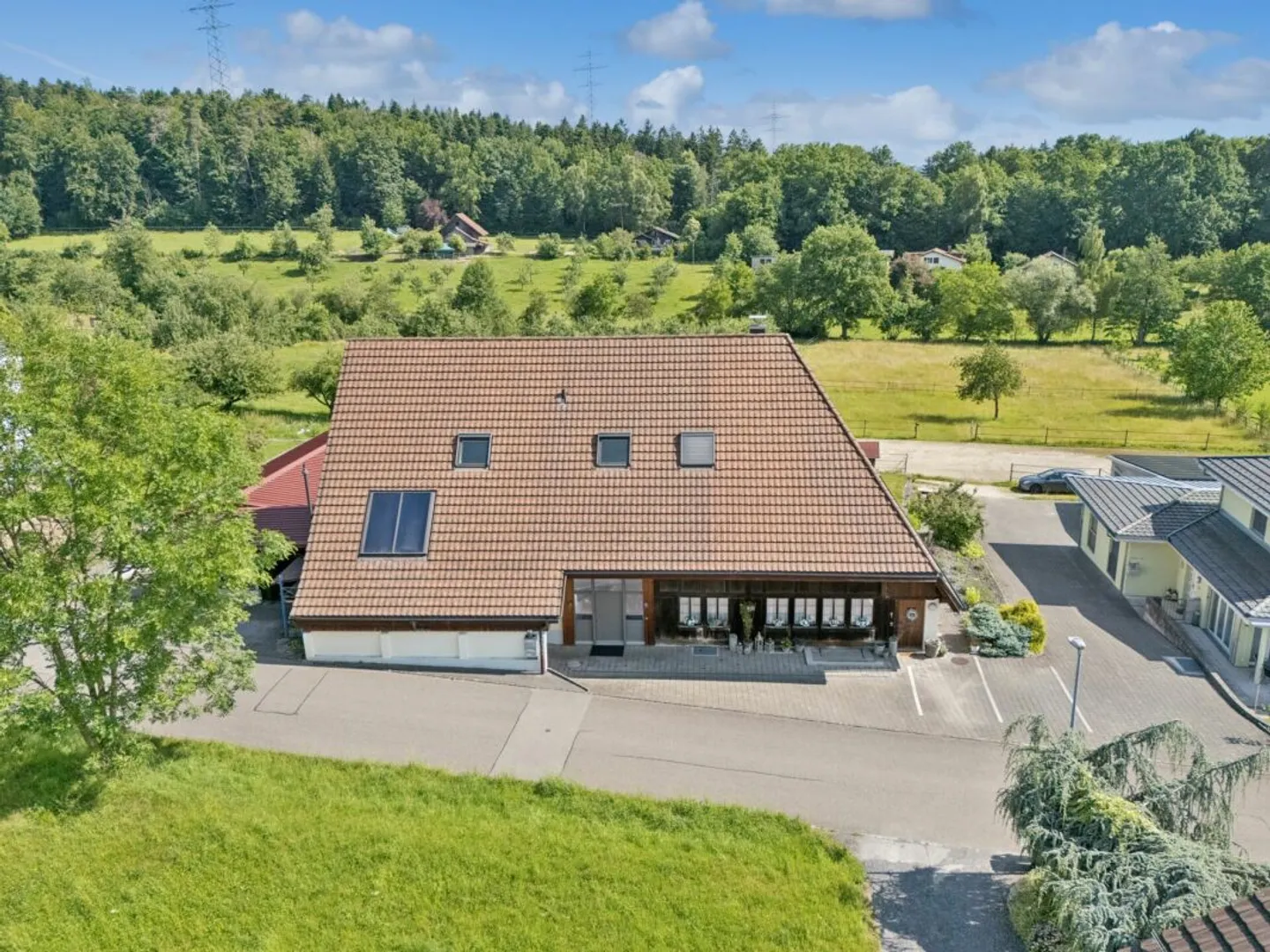 PROPRIETÀ EQUESTRE CON DUE UNITA' E LA POSSIBILITÀ DI ALLEVAMENTO INDIVIDUALE DI CAVALLI - Foto 1 di 1