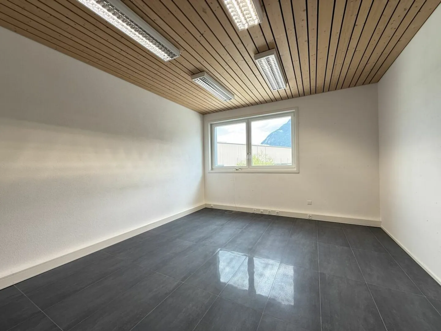 Geniale Gewerbefläche mit Zufahrtsrampe - Foto 7 von 13