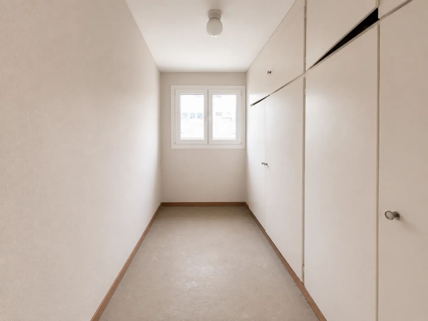 SPACIOUS LIVING WITH PLENTY OF SPACE &amp; PARADISIACAL GARDEN IN A PRIME LOCATION! - Photo 5 of 9
