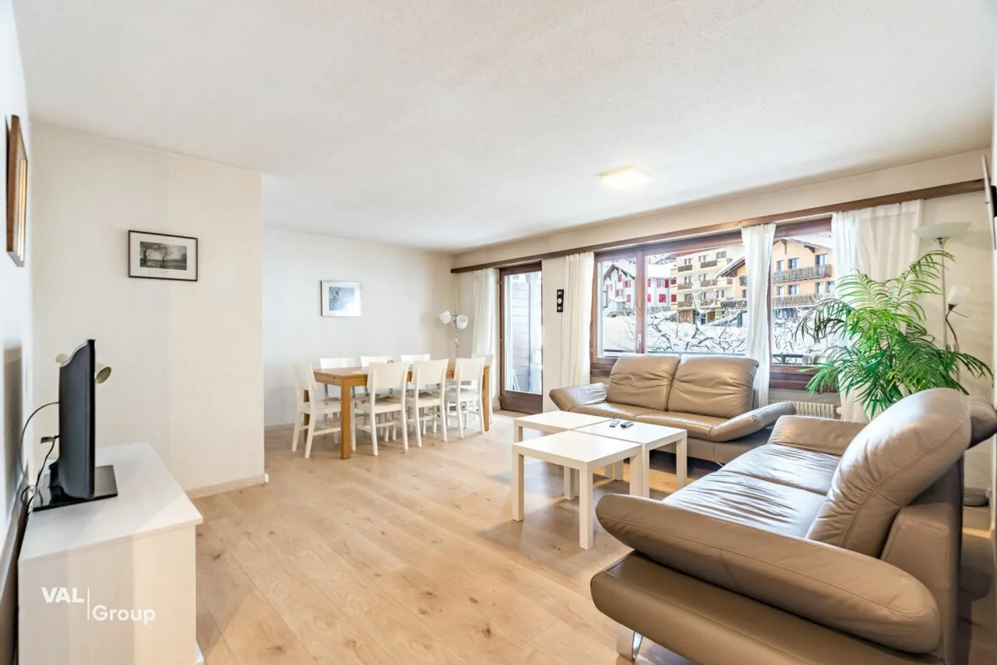 Spacious 4.5-room apartment in Eischoll - furnished, sunny location with two balconies - Photo 1 of 13