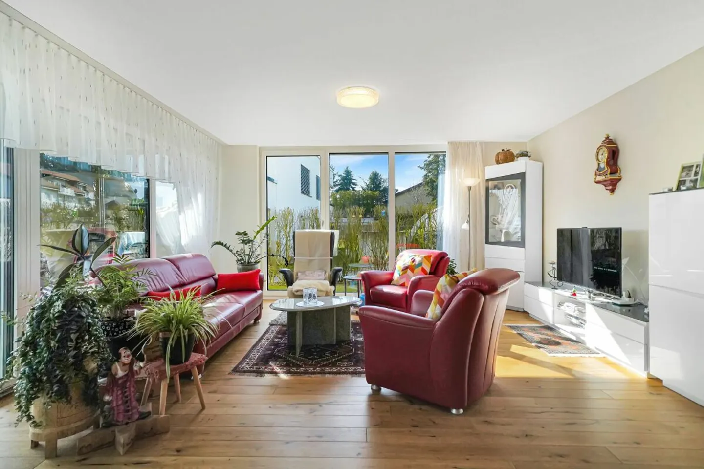 Modern, bright terrace apartment with large garden - Photo 3 of 13