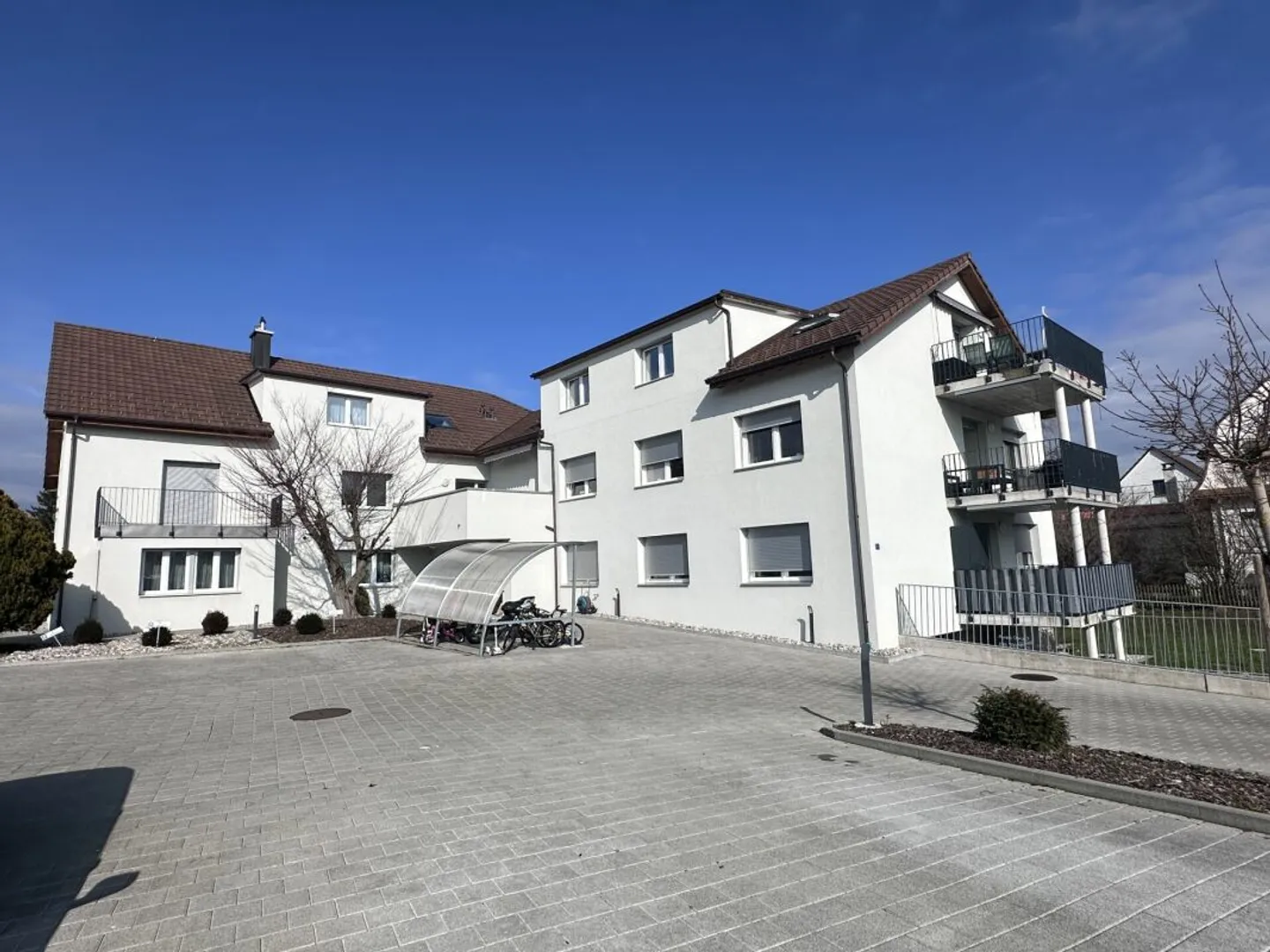 Maison multifamiliale avec 10 appartements - Photo 3 sur 12