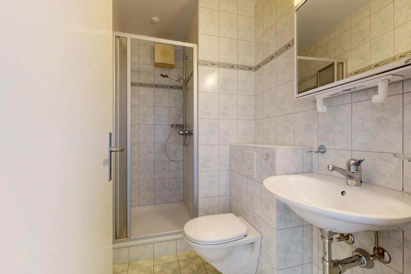 Charmant appartement sous les combles de 4,5 pièces à Allschwil - Photo 9 sur 12