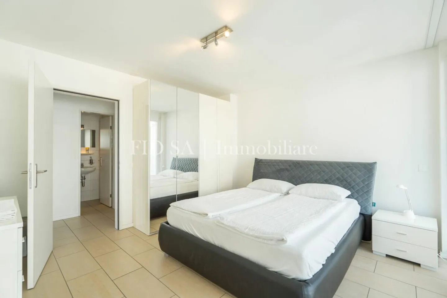 LOCARNO - Central location and free view from the top floor - Photo 6 of 10