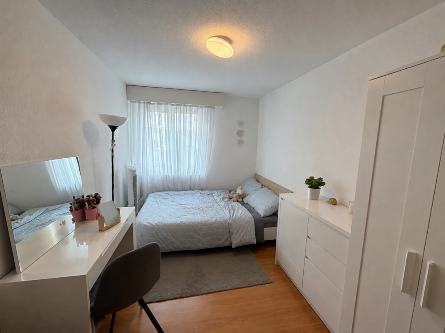 Bright 4.5 Room Apartment in a Family-Friendly Neighborhood - Photo 11 of 13