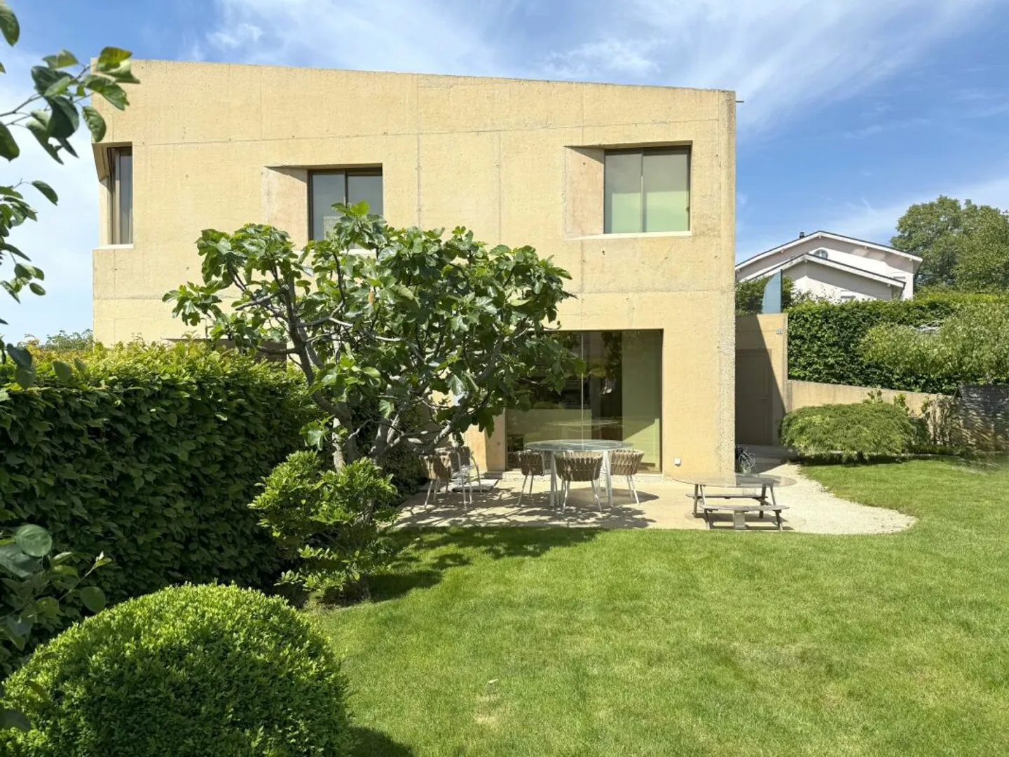 The own garden, the living space, the view of the lake and what you find in addition - Photo 1 of 13