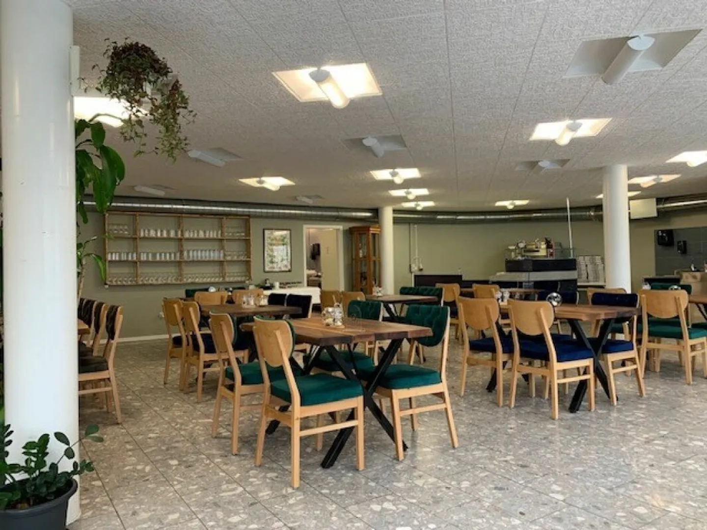 Attractive commercial spaces for rent on the ground floor - Photo 4 of 7