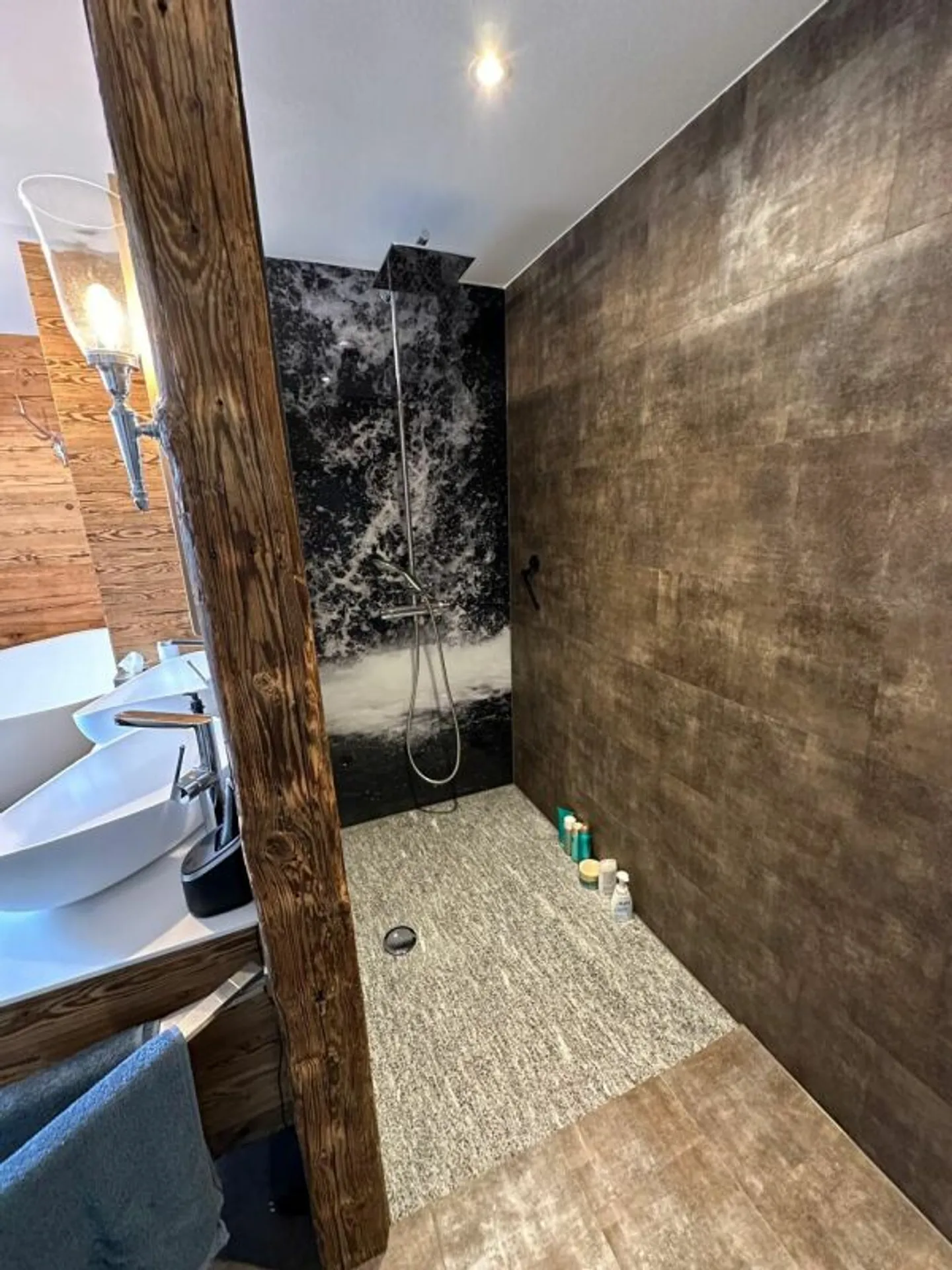 Grande casa con appartamento separato in vendita - Foto 8 di 9