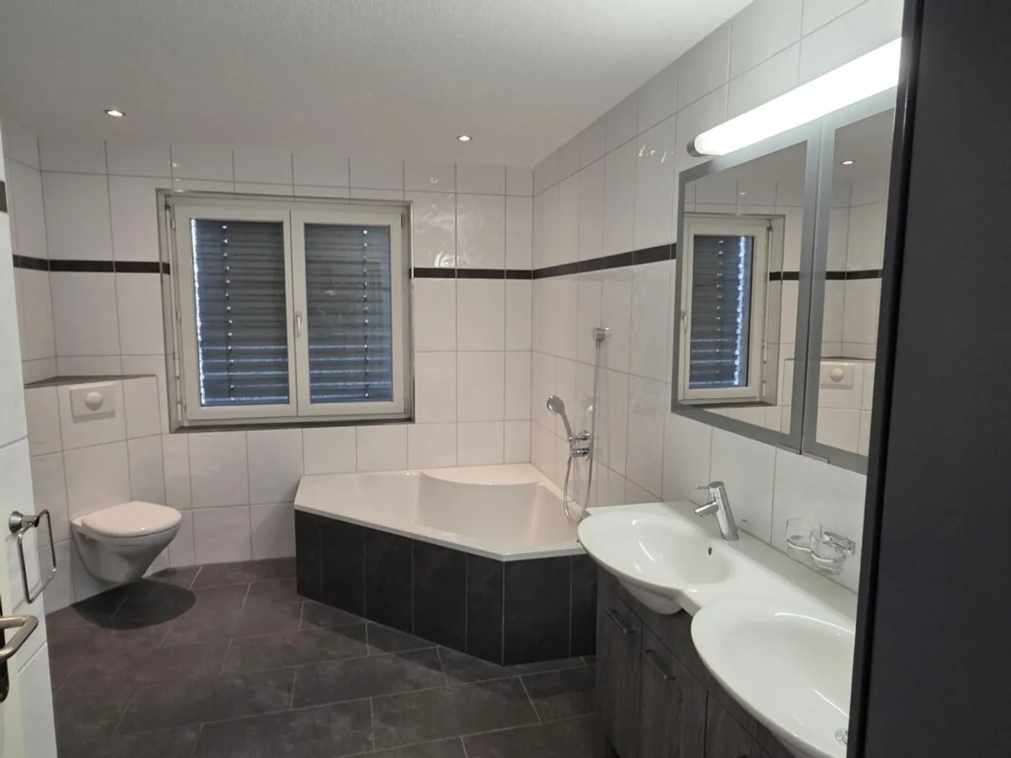 For sale immediately or by arrangement, very large, well-maintained 4.5 room apartment in Biberist. - Photo 6 of 13