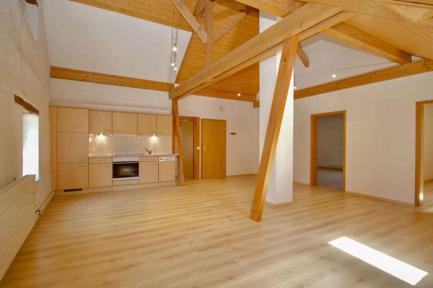 Ein Zuhause mit Charme - 3-Zimmer-Dachwohnung in Wohlenschwil - Foto 1 von 11