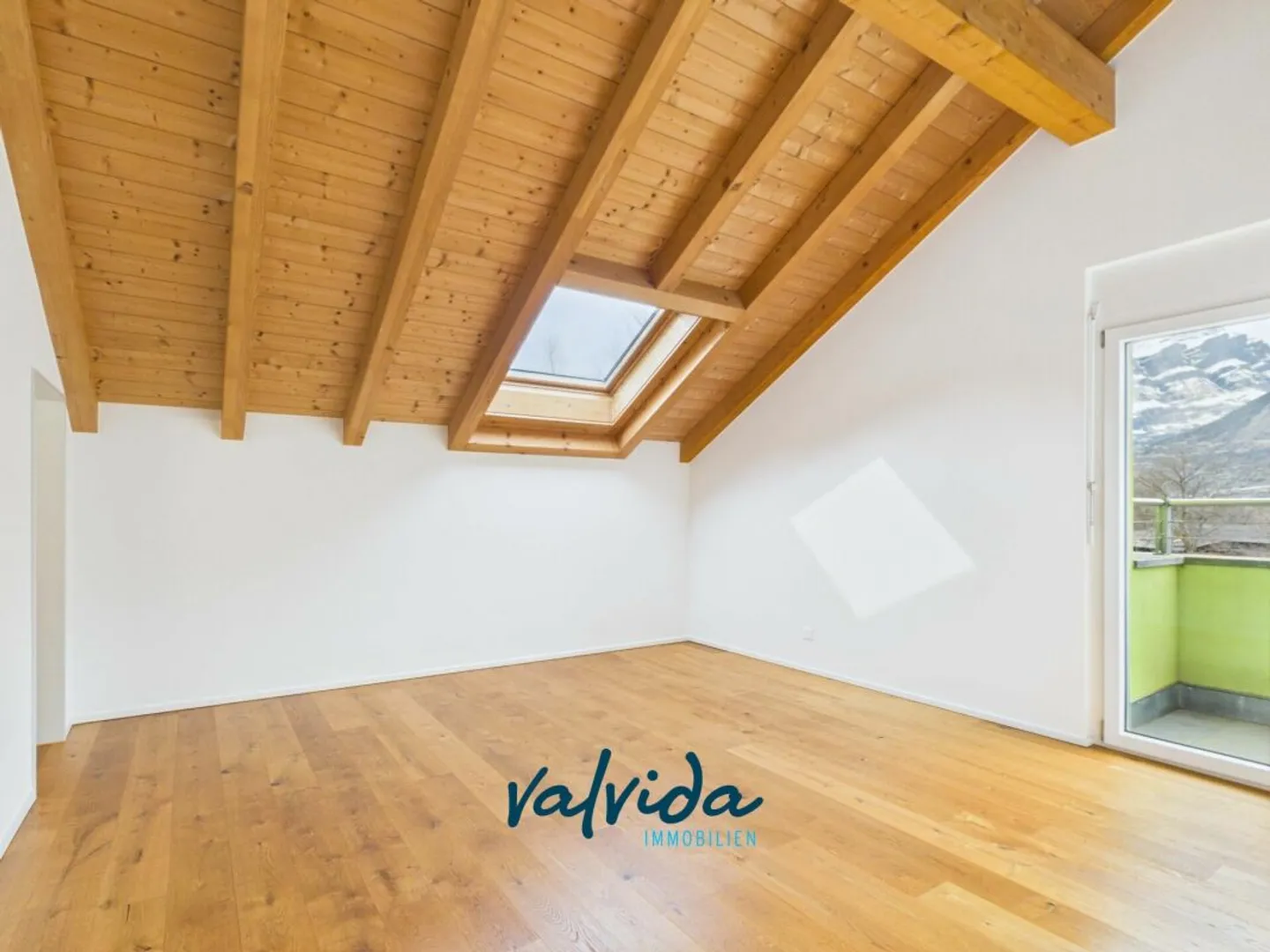 Living above the rooftops - comfort and privacy combined - Photo 7 of 9