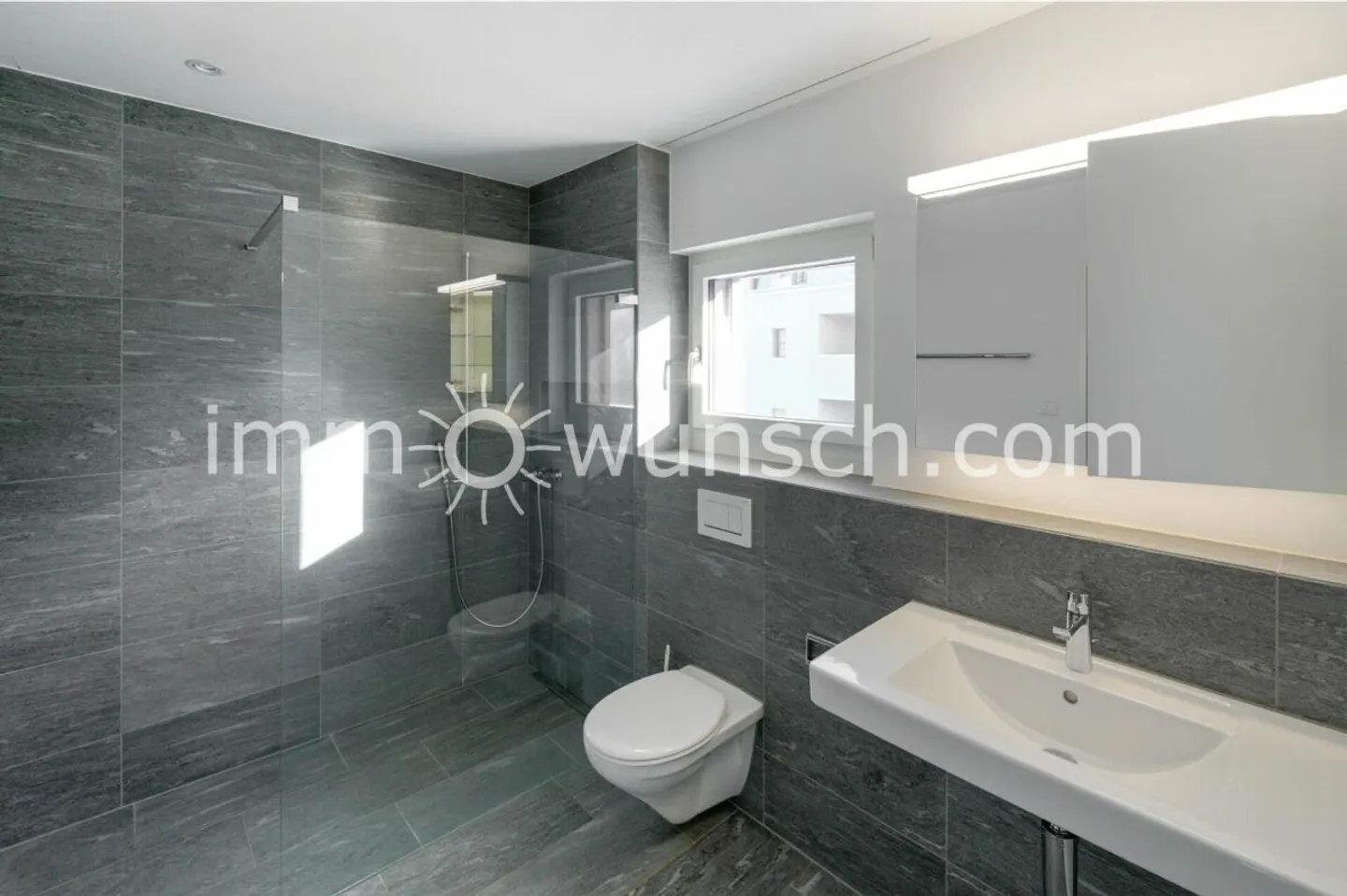 Condominio moderno e spazioso di 4 ½ stanze - Foto 3 di 11