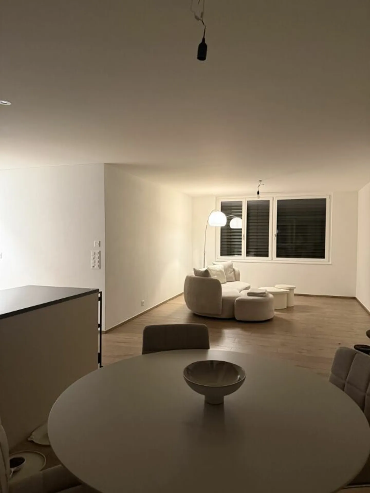 Appartement moderne de 4,5 pièces avec balcon et équipements de qualité - Recherche d'un nouveau locataire - Photo 3 sur 7