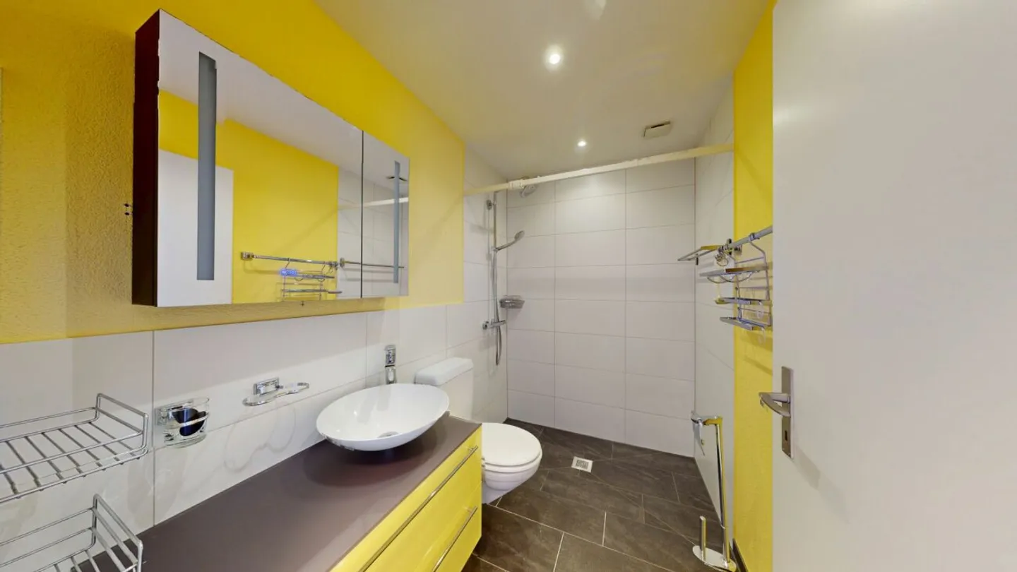 Spacious Maisonette with Balcony - Photo 5 of 10