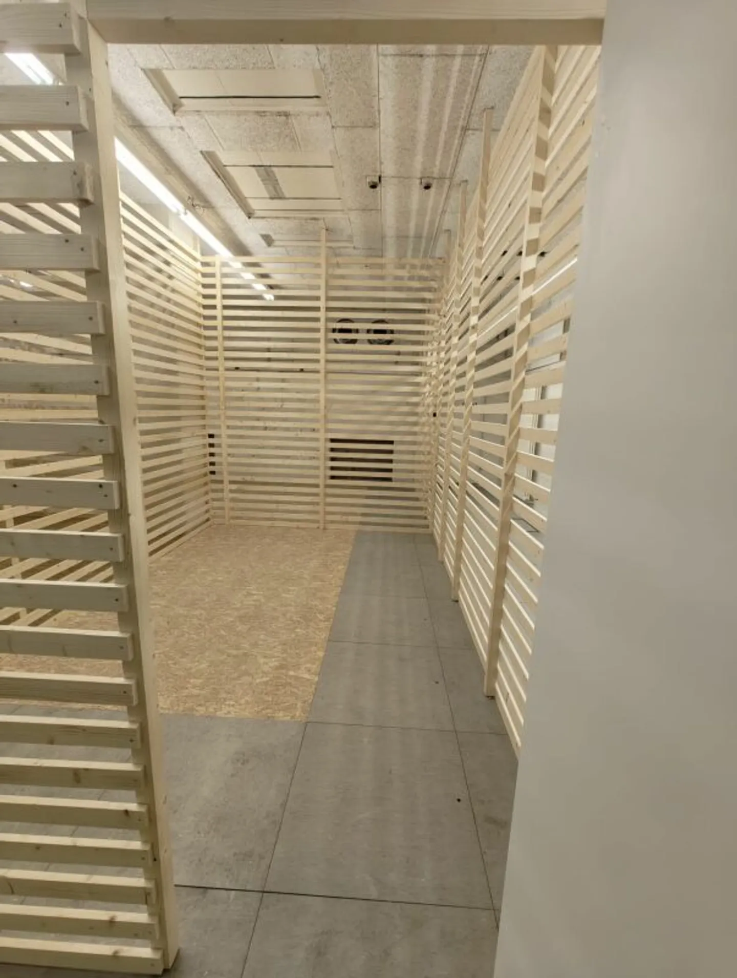Salles de stockage de différentes tailles (3m², 15m², 31m²) - Photo 7 sur 11