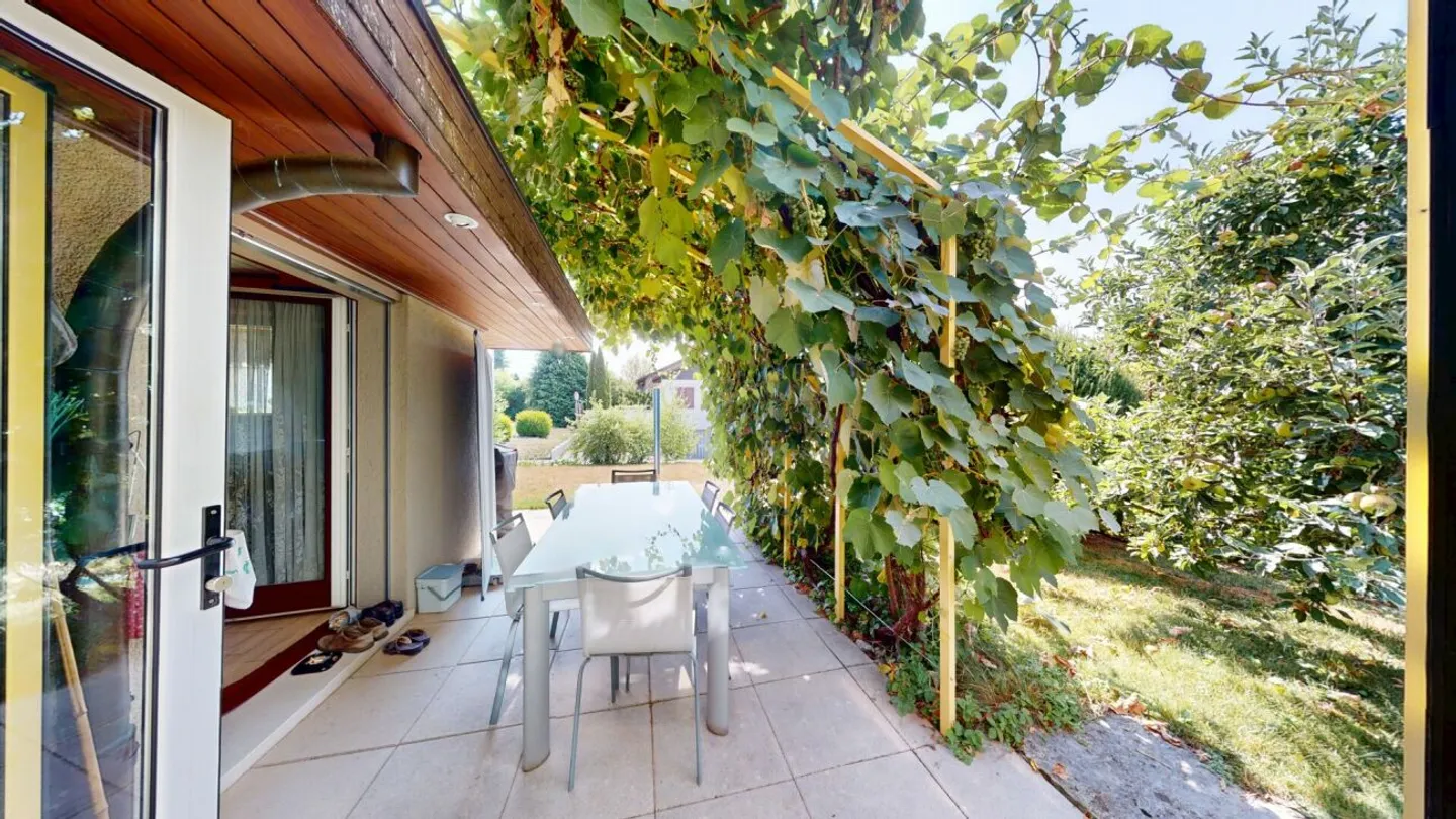 Charming 4.5 Room Single Family House with Lovingly Designed Garden - Photo 7 of 13