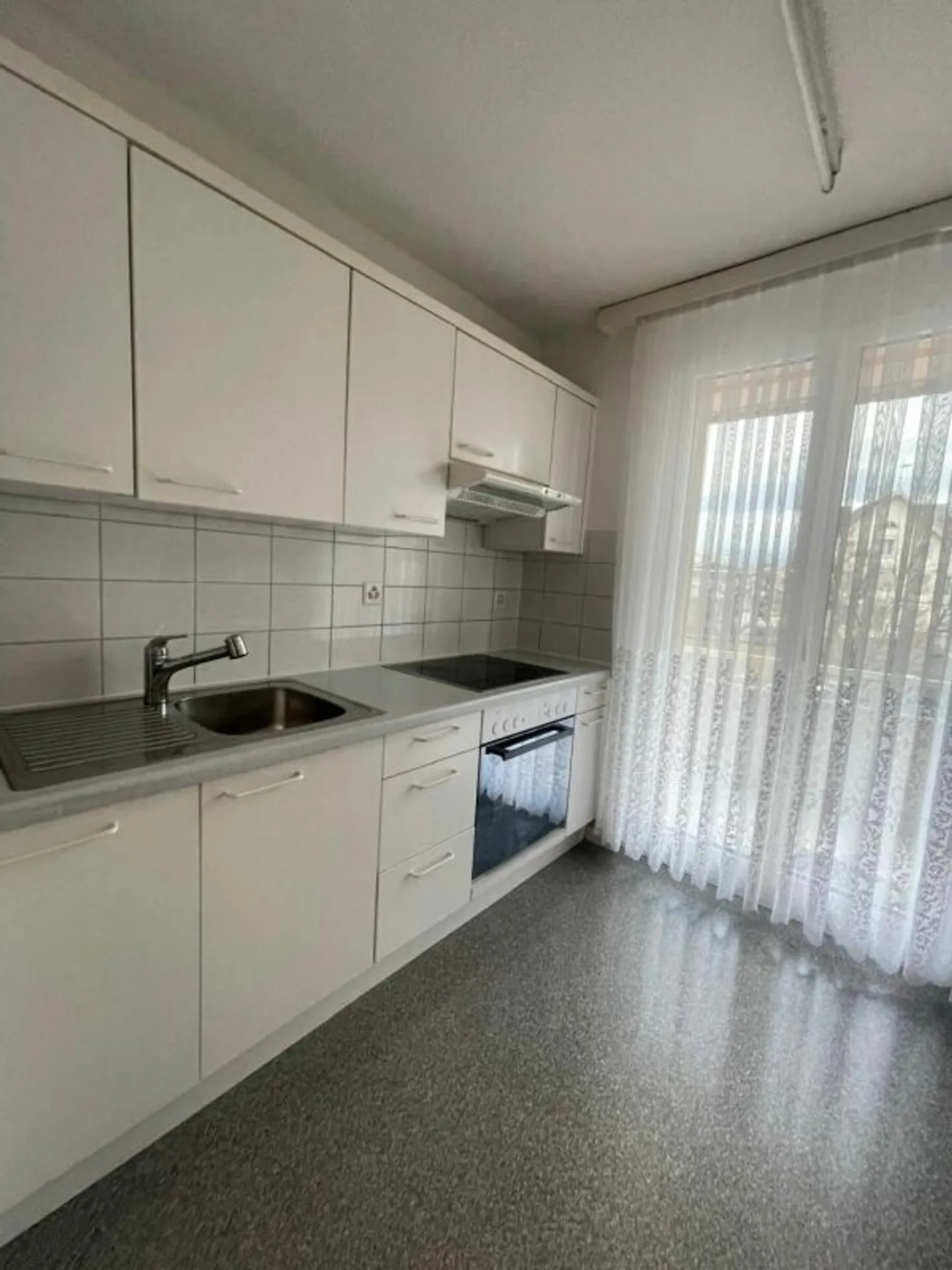 Appartamento conveniente in una posizione tranquilla e centrale - Foto 2 di 9