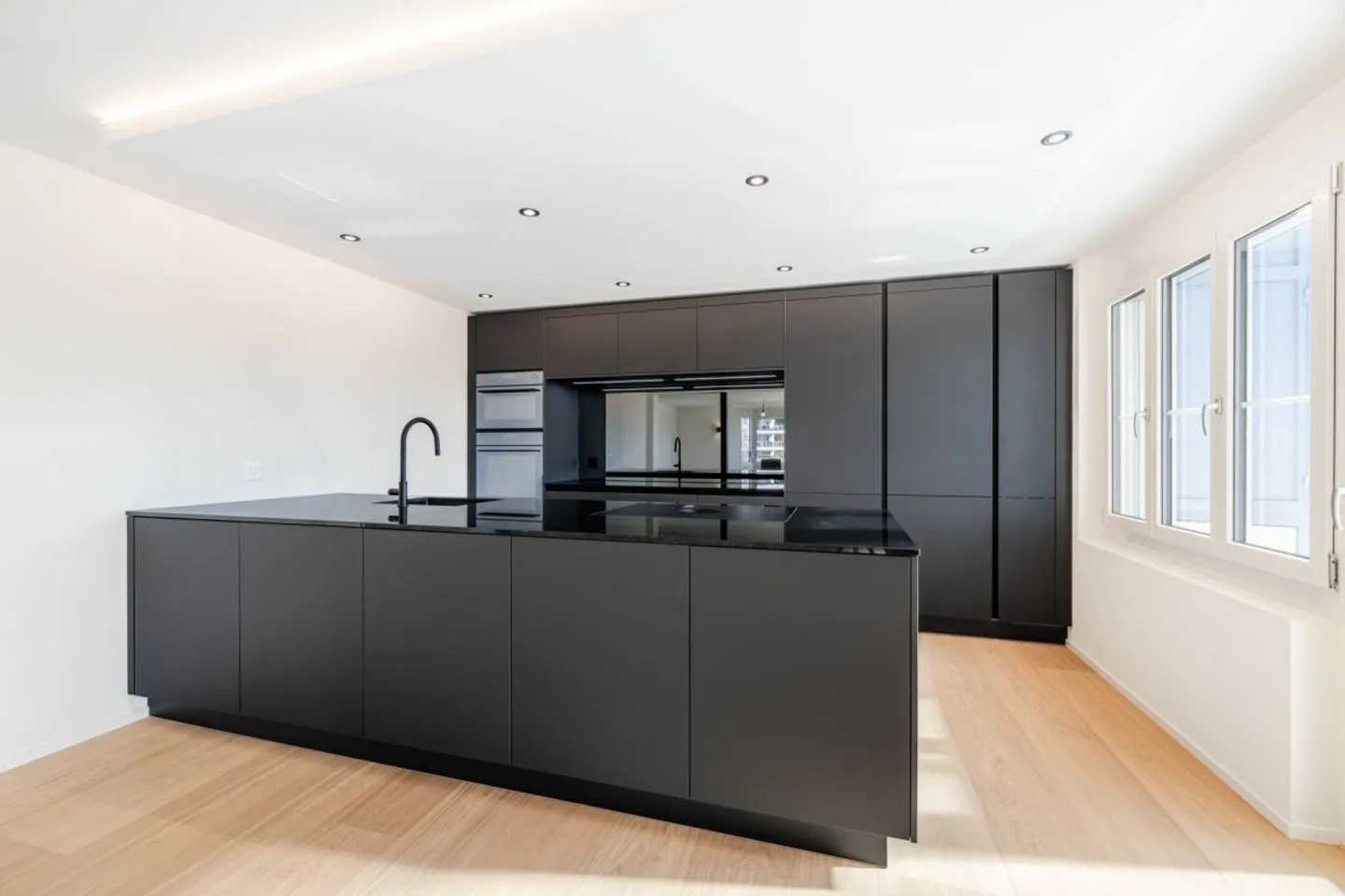 Exclusive, modern and with breathtaking views of the Säntis: 6.5-room maisonette attic dream with private roof terrace - Photo 7 of 13