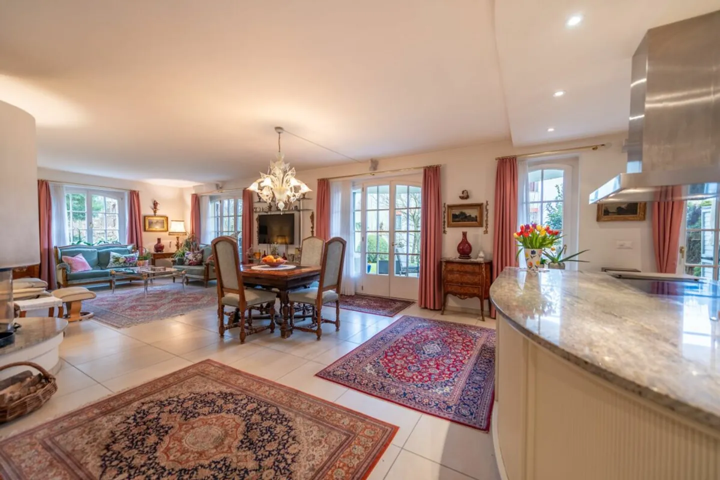 Appartamento di alta qualità 4.5 al piano terra nel cuore del quartiere Steingruben - Foto 2 di 13