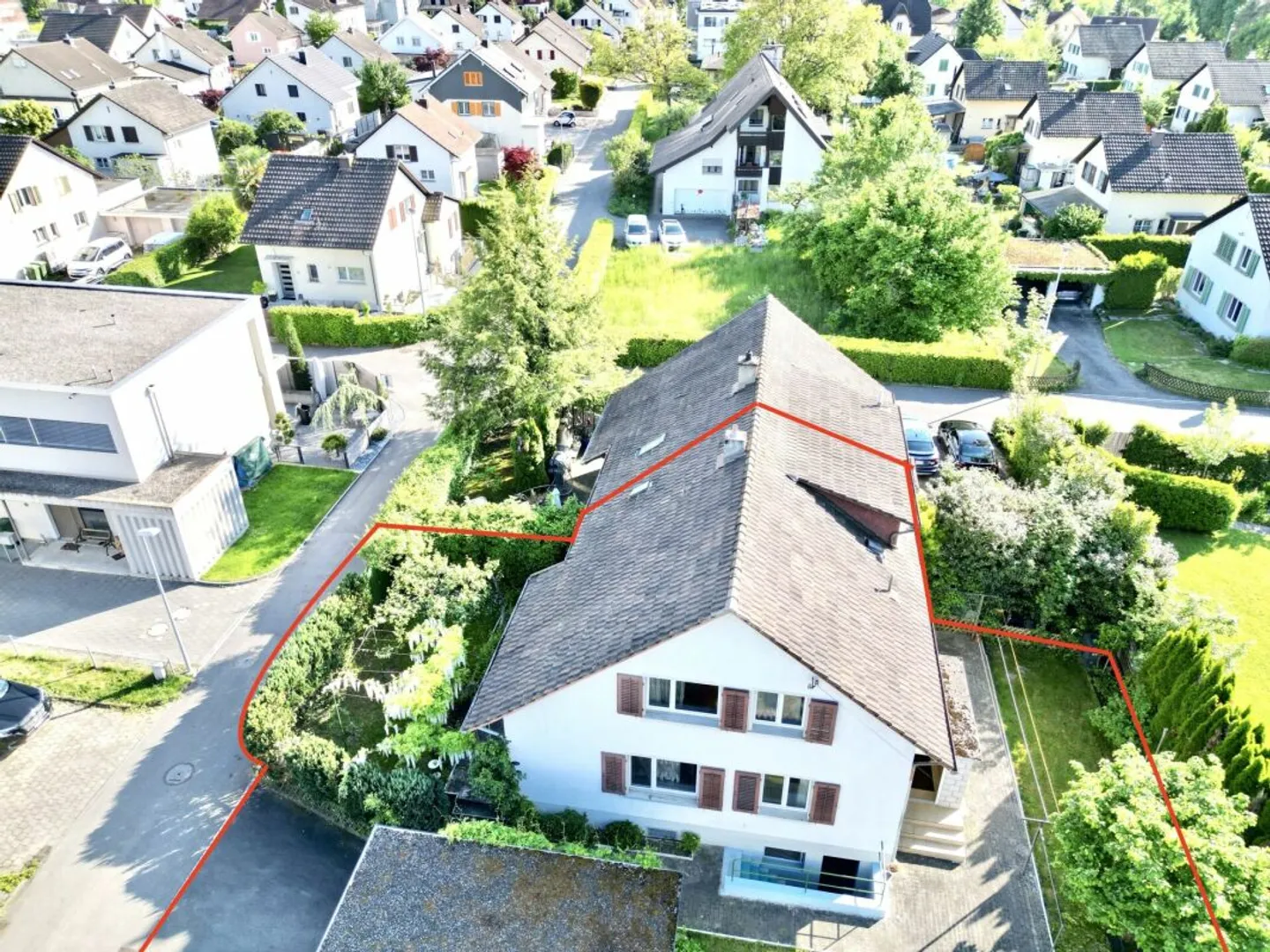 Casa bifamiliare adatta alle famiglie in una zona residenziale tranquilla - Foto 2 di 13