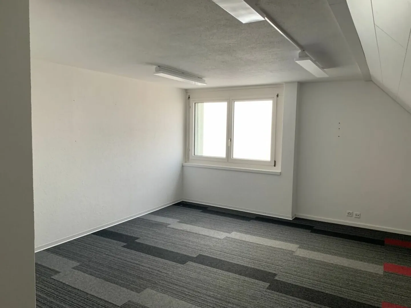 Gewerbefläche zur Miete im Zentrum von Saignelégier - Foto 2 von 4