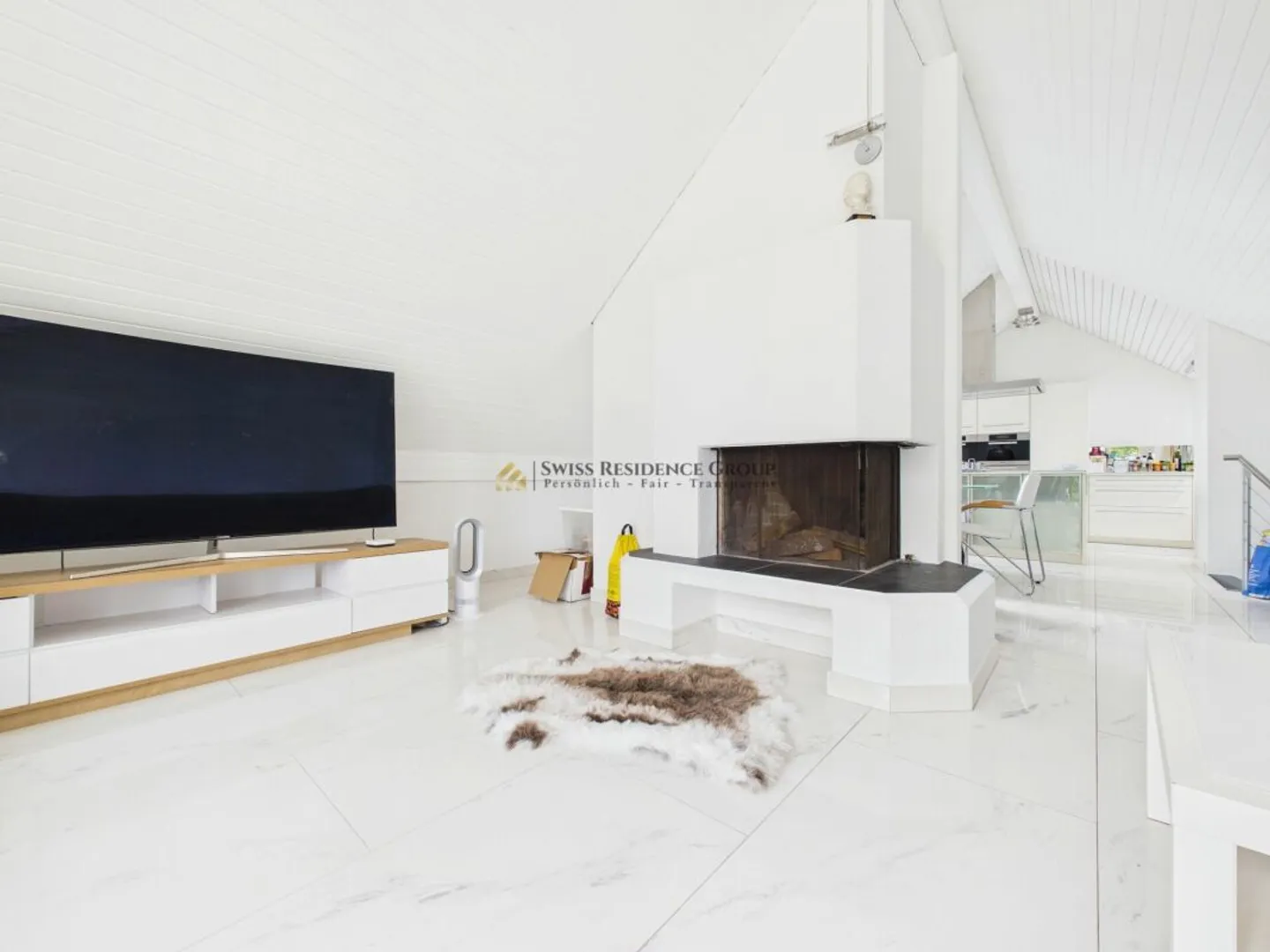 Penthouse exclusif de 5,5 pièces avec vue panoramique et intérieur de haute qualité - Photo 2 sur 8