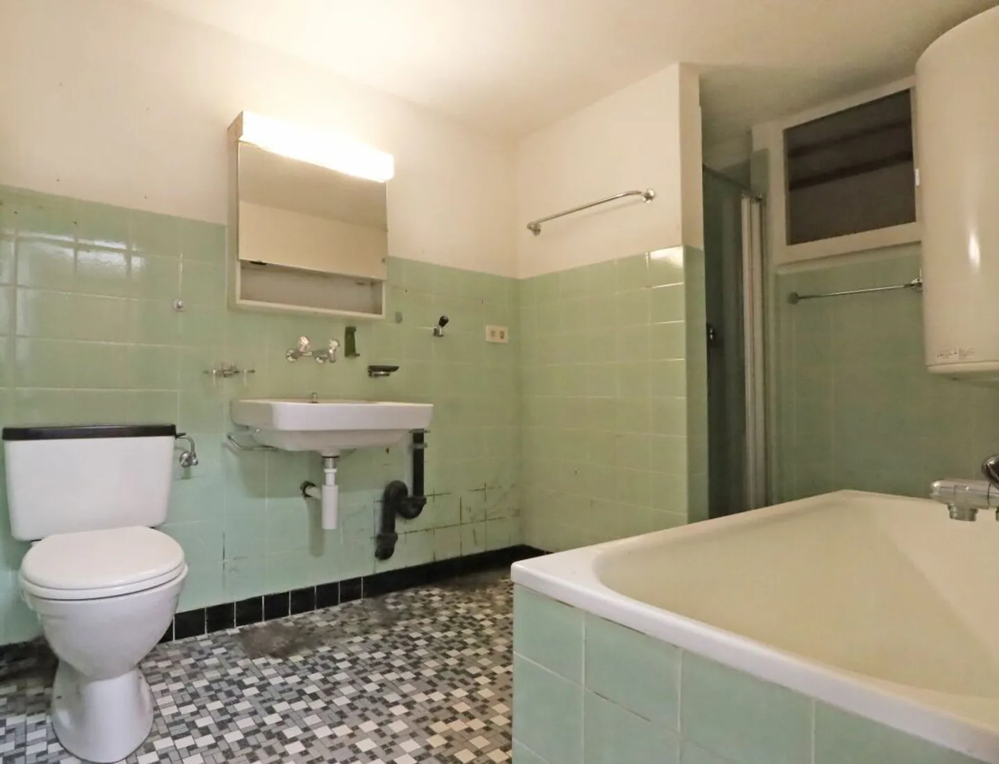 Casa bifamiliare con grande giardino in posizione tranquilla a Riedern GL - Foto 12 di 13
