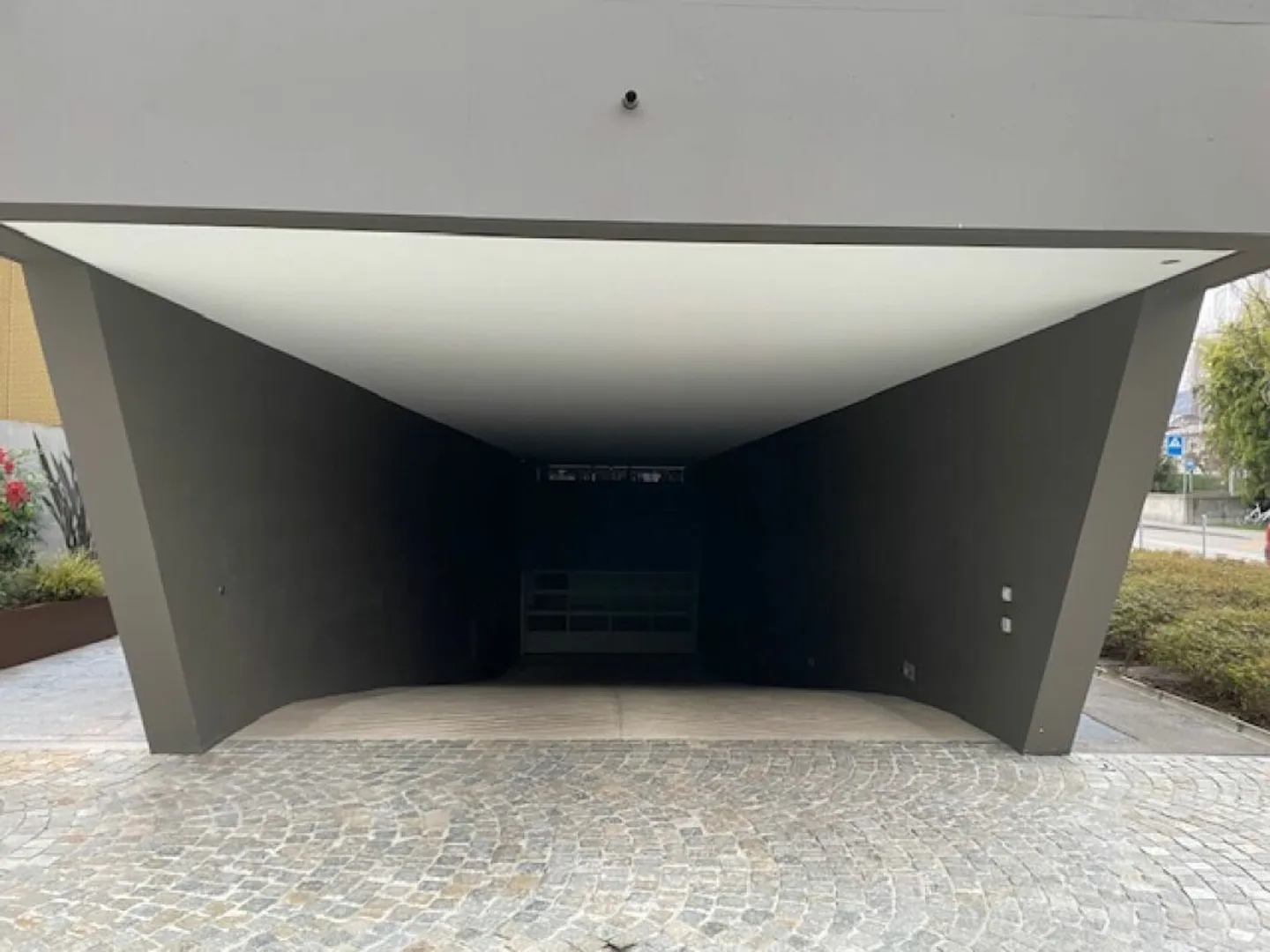 Parking space in the underground garage in Losone - Photo 2 of 4