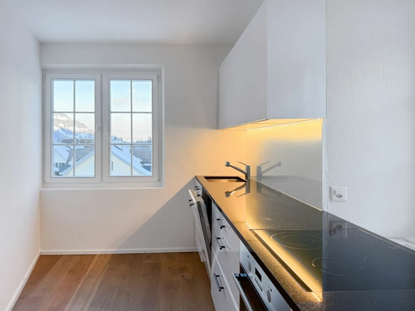 GLÄRNISCHBLICK | appartement sous les combles rénové de 2,5 pièces dans un emplacement central à Mollis GL - Photo 3 sur 11