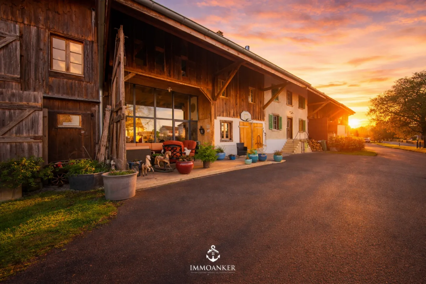 Affascinante casa a schiera di 7 stanze con 220 m² di superficie abitabile a Rickenbach ZH - Foto 2 di 12