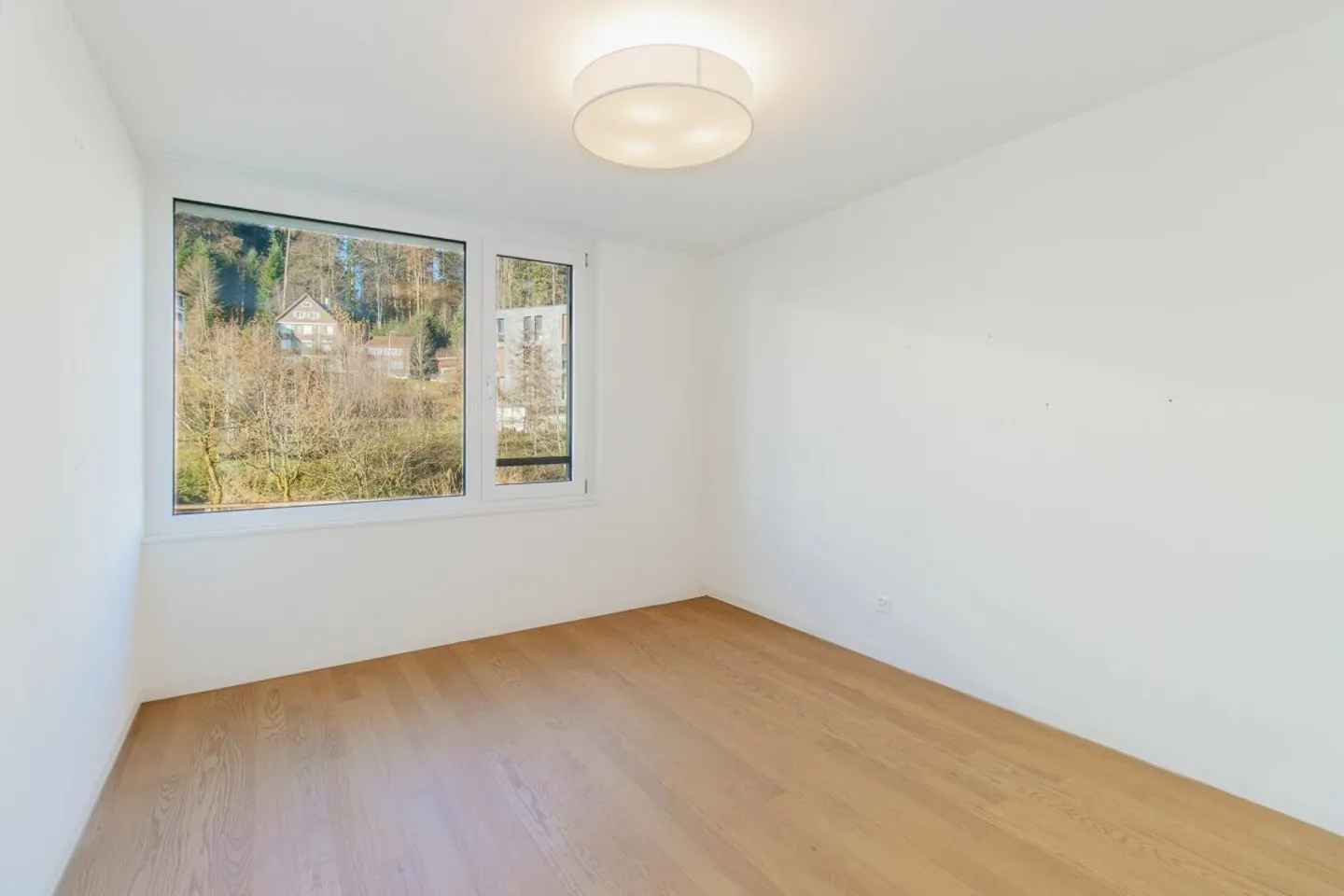 Garden apartment in a preferred residential area - Photo 10 of 13