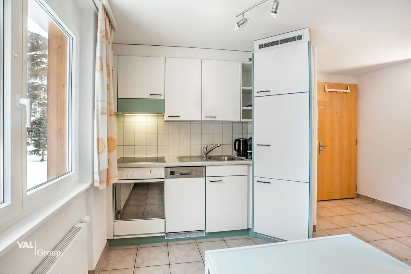 Bright apartment with mountain panorama and charm - Photo 5 of 13