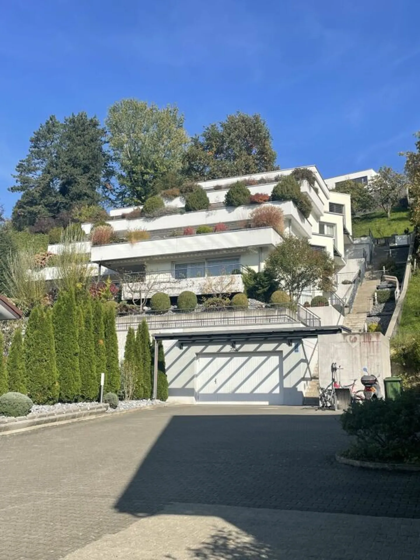 Vivre avec une vue - Appartement terrasse ensoleillé de 4,5 pièces dans un emplacement central à Würenlingen - Photo 1 sur 9
